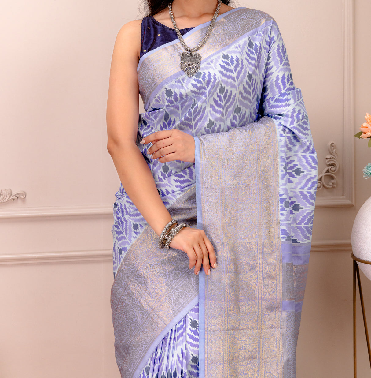 Ikkat Kanchipuram Kusion Handloom Pure Silk with Pre-Stitched Blouse