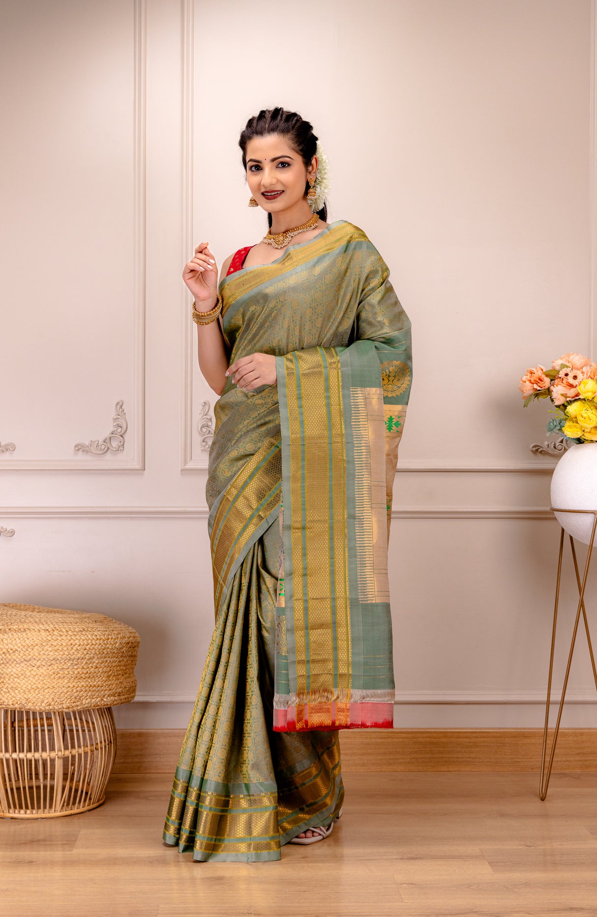 Brocade  Maharani Paithani Handloom Pure silk With Stitched Blouse