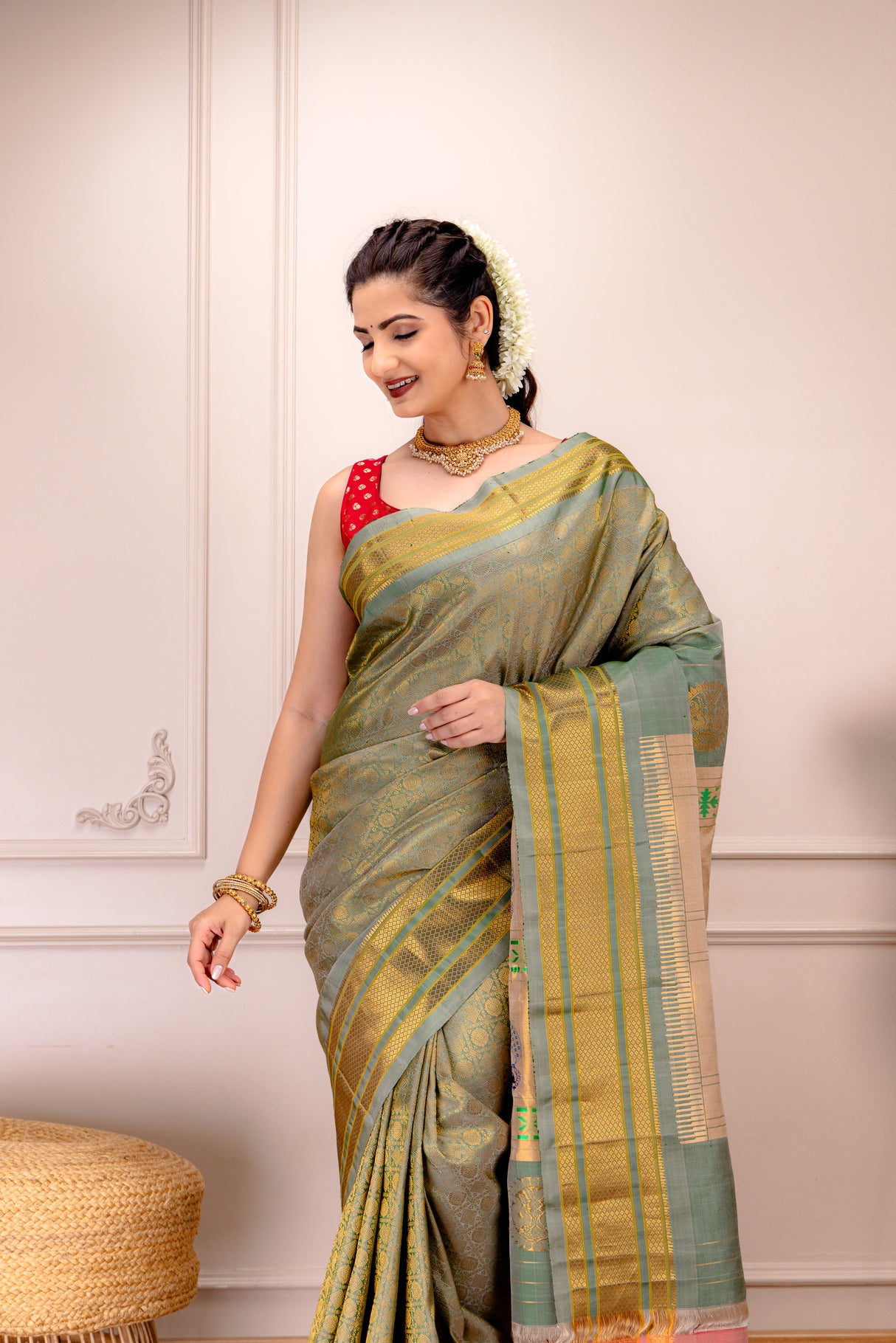 Brocade  Maharani Paithani Handloom Pure silk With Stitched Blouse