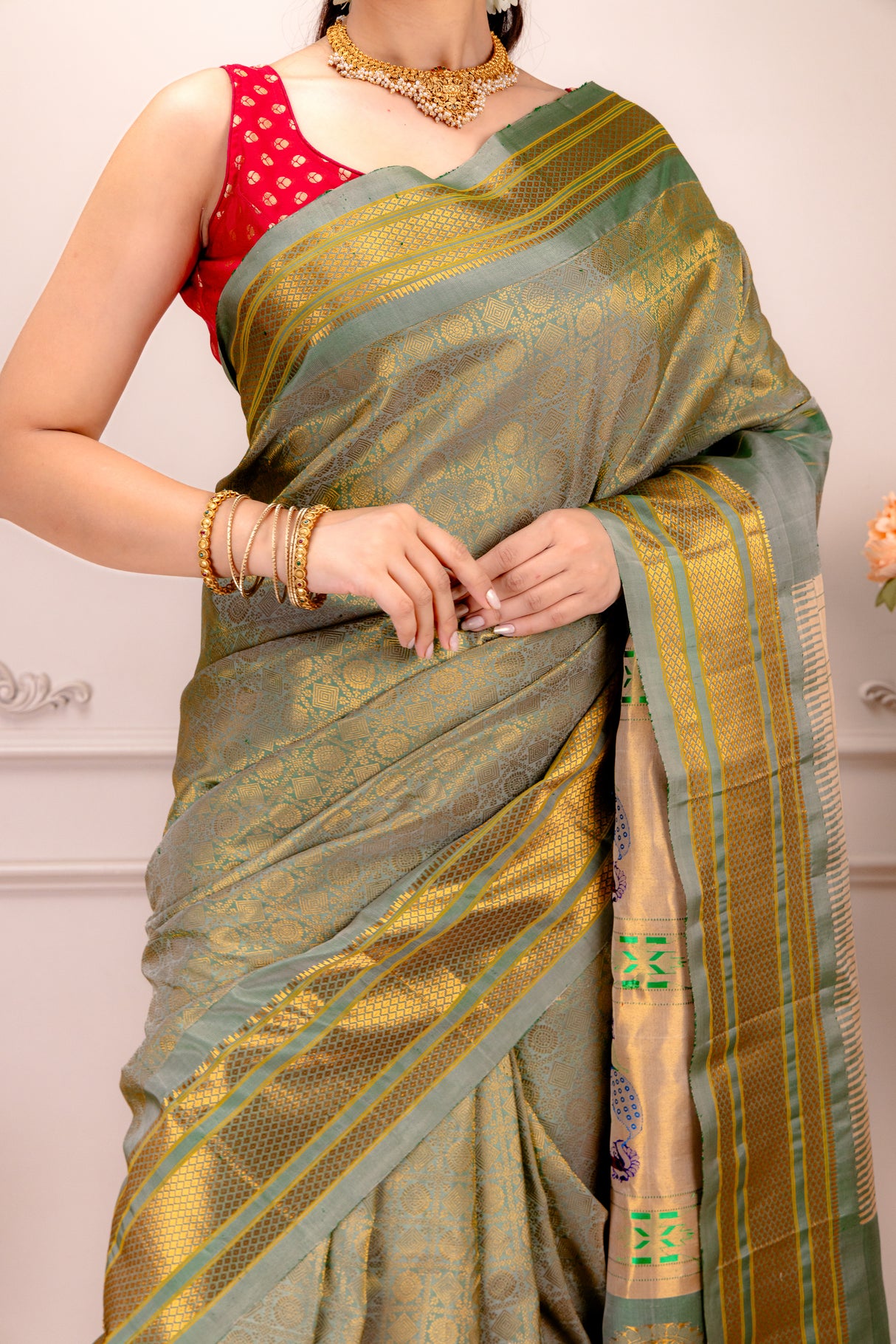 Brocade  Maharani Paithani Handloom Pure silk With Stitched Blouse