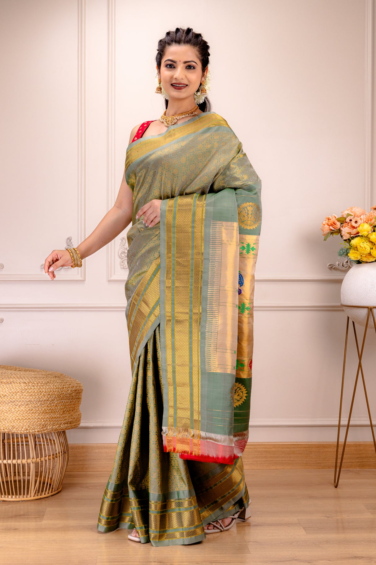 Brocade  Maharani Paithani Handloom Pure silk With Stitched Blouse