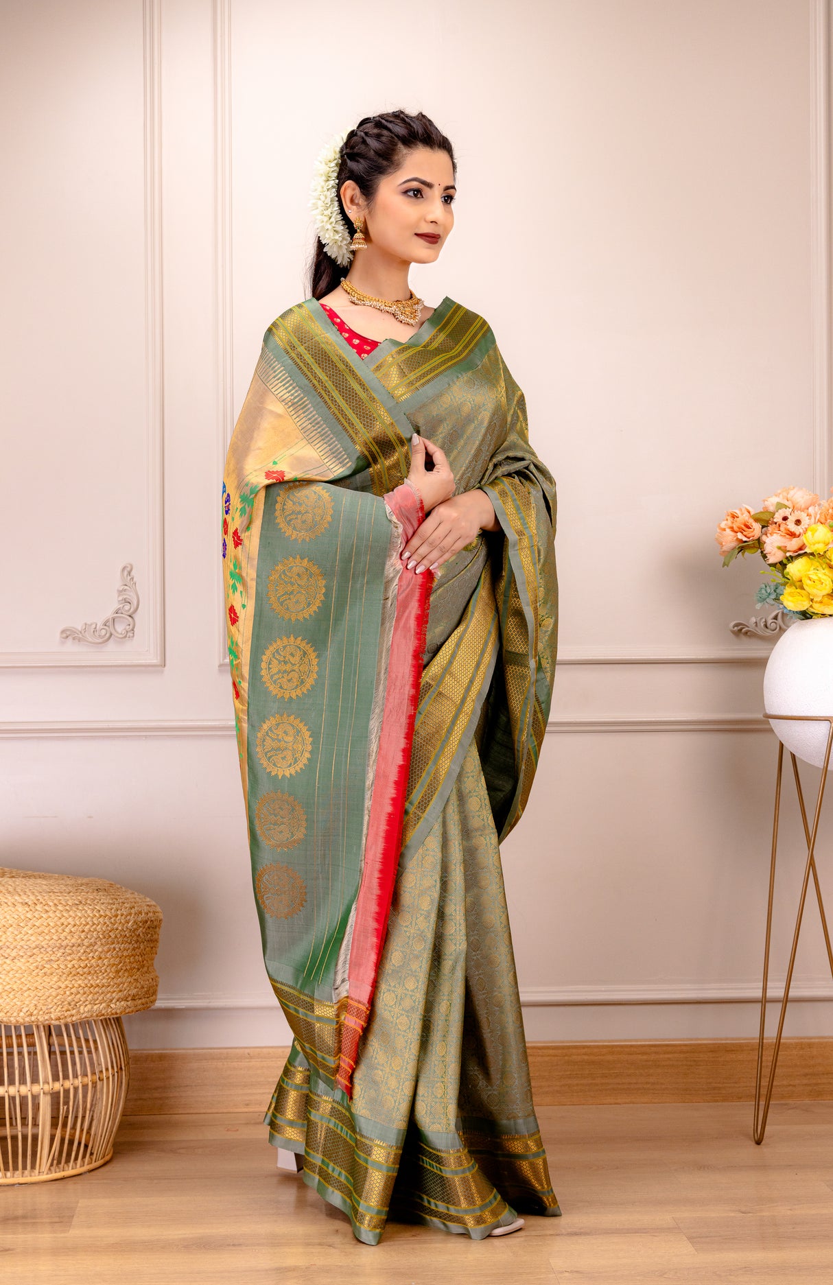 Brocade  Maharani Paithani Handloom Pure silk With Stitched Blouse