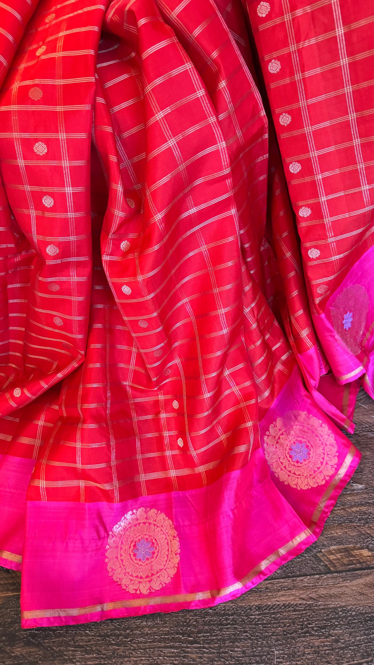 Kuttu Gadwal Handloom Pure Silk Dark Chilli Red Pink