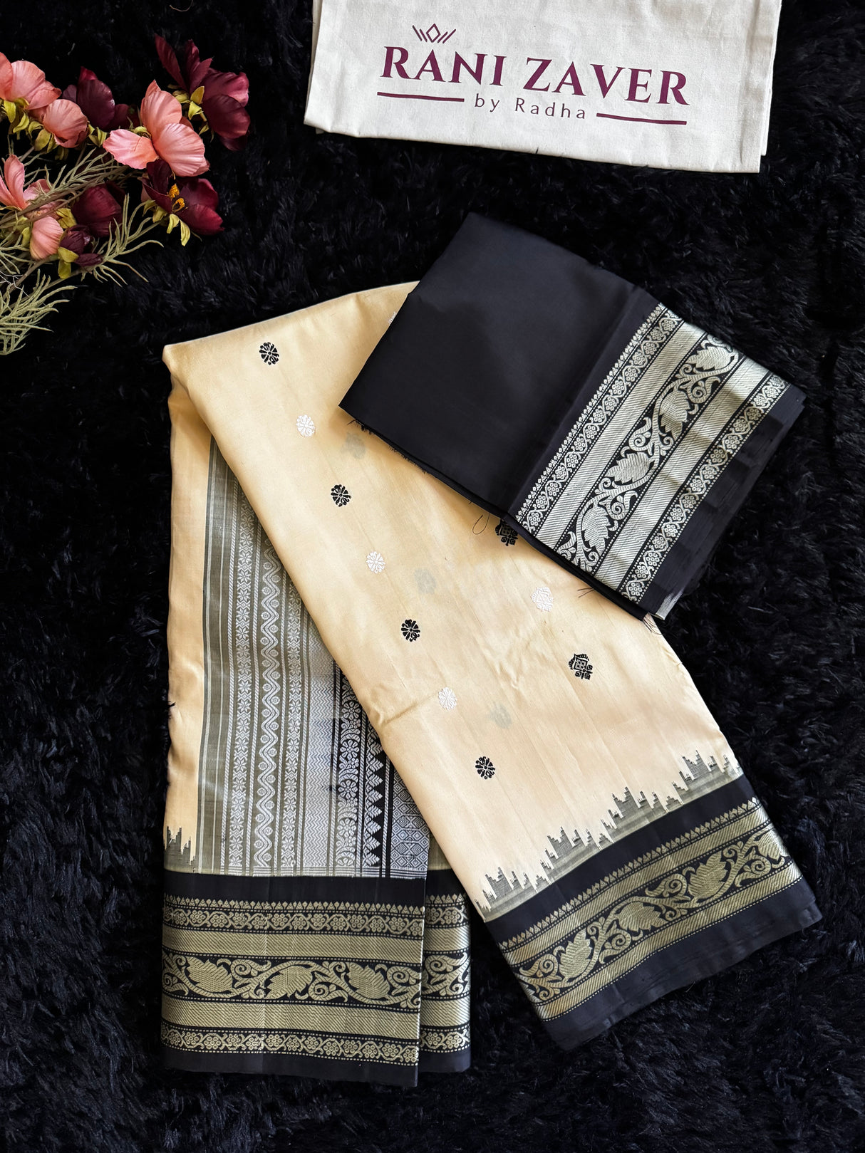 Cream/Black Zero Zari Gadwal Handloom Pure Silk