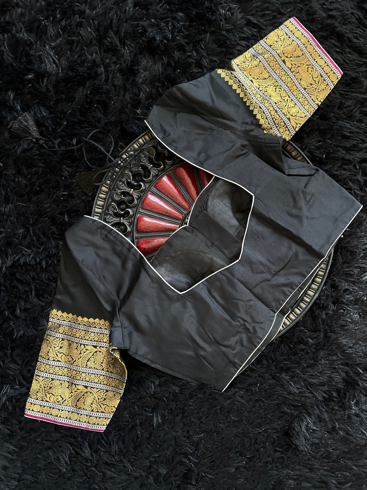 Ikkat Kanchipuram Fusion Handloom Pure Silk with Pre-Stitched Blouse