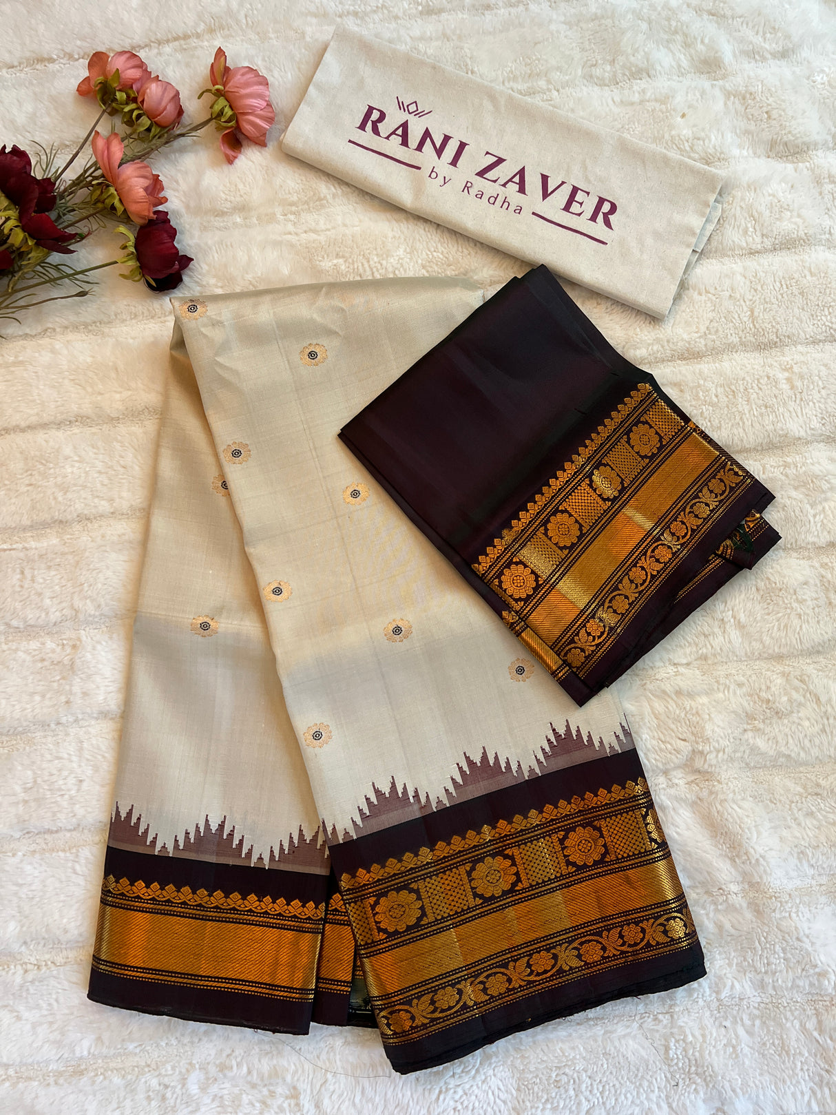 Off white dark chocolate combo Gadwal Pure silk