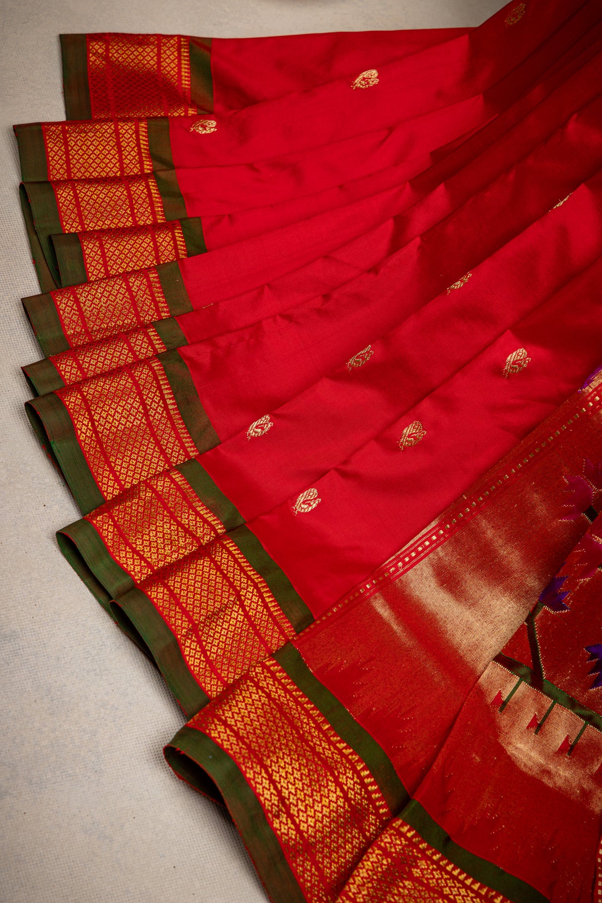 Yeola Paithani Naarali Border Handloom Pure Silk Red