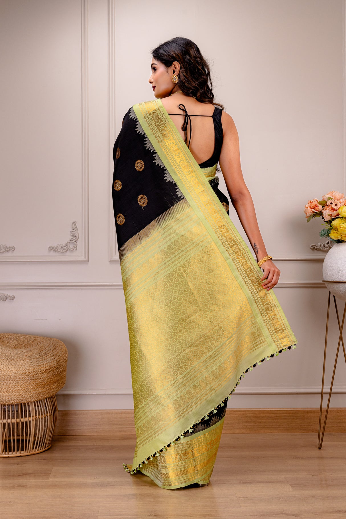 Gadwal Handloom Pure Silk Black Green Combo AUS