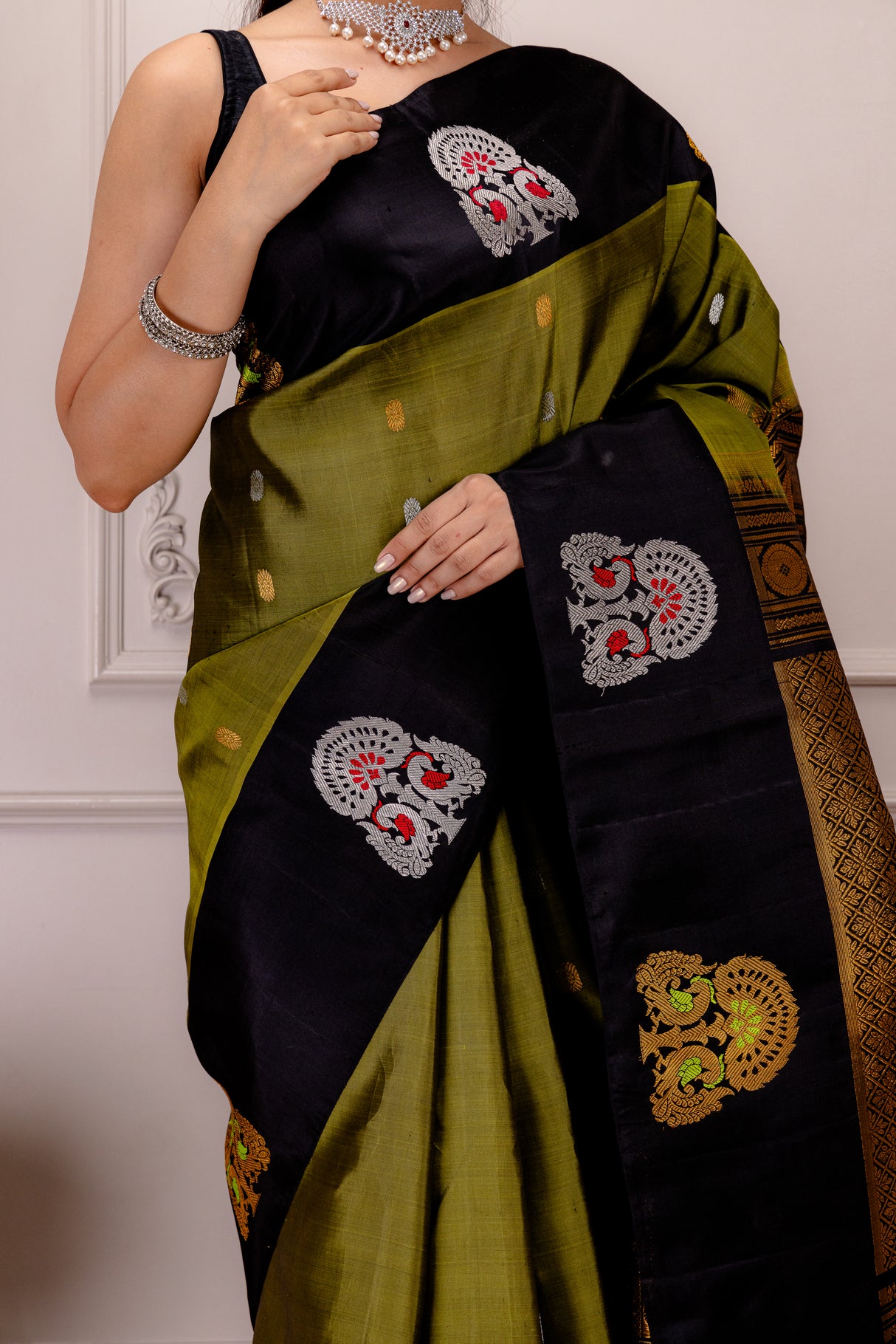 Gadwal Handloom Pure Silk in a contemporary style With Stitched Blouse AUS