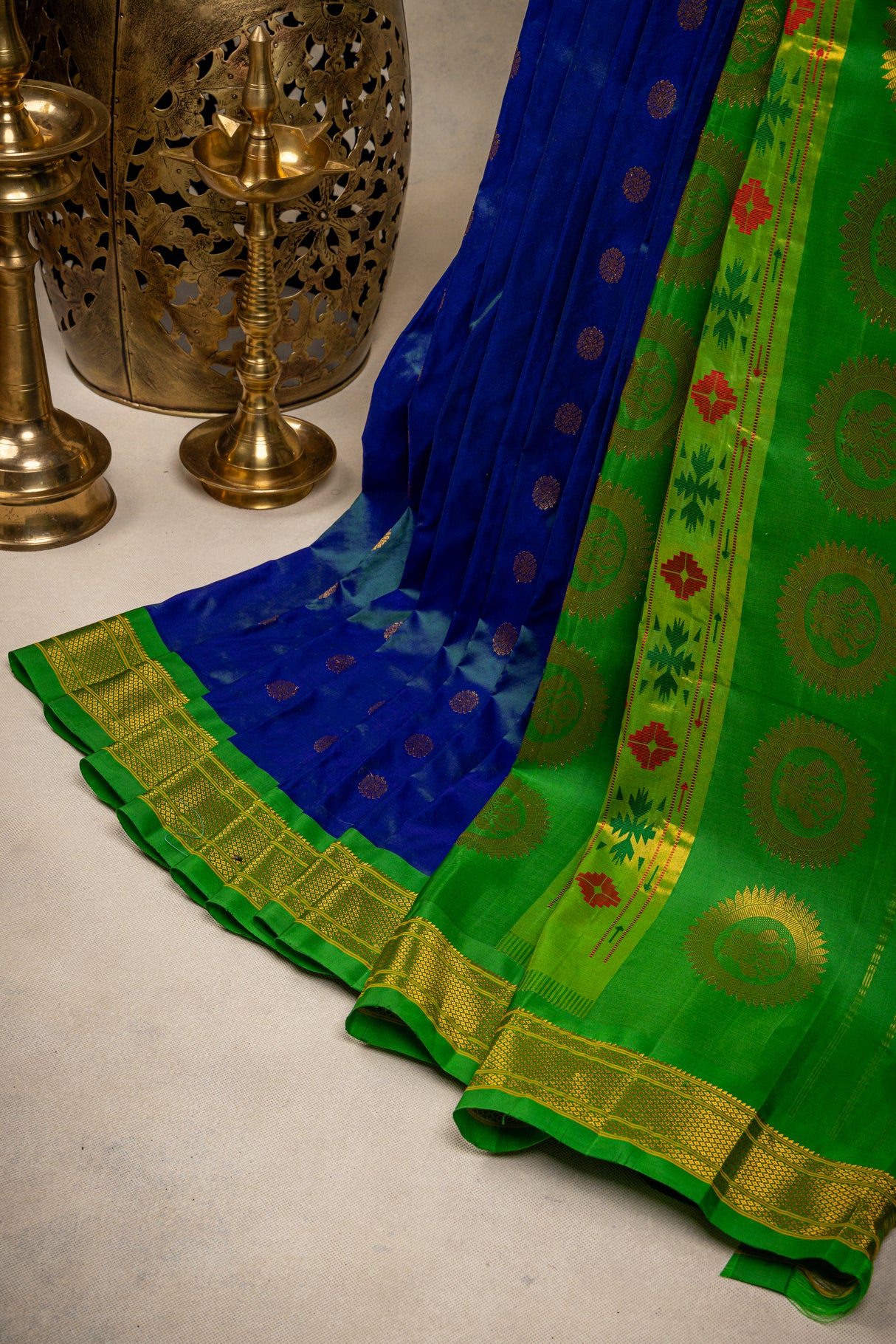 Maharani Paithani Kadiyal handloom Pure Silk Peacock Blue with Green