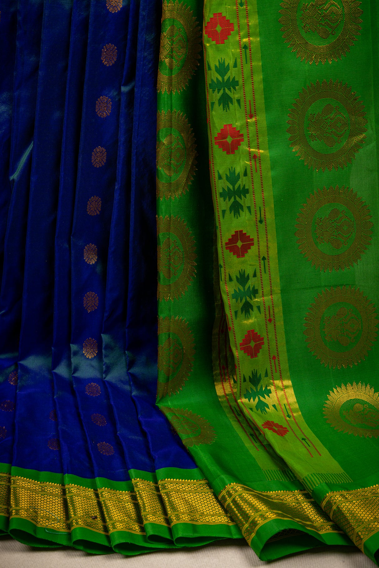 Maharani Paithani Kadiyal handloom Pure Silk Peacock Blue with Green