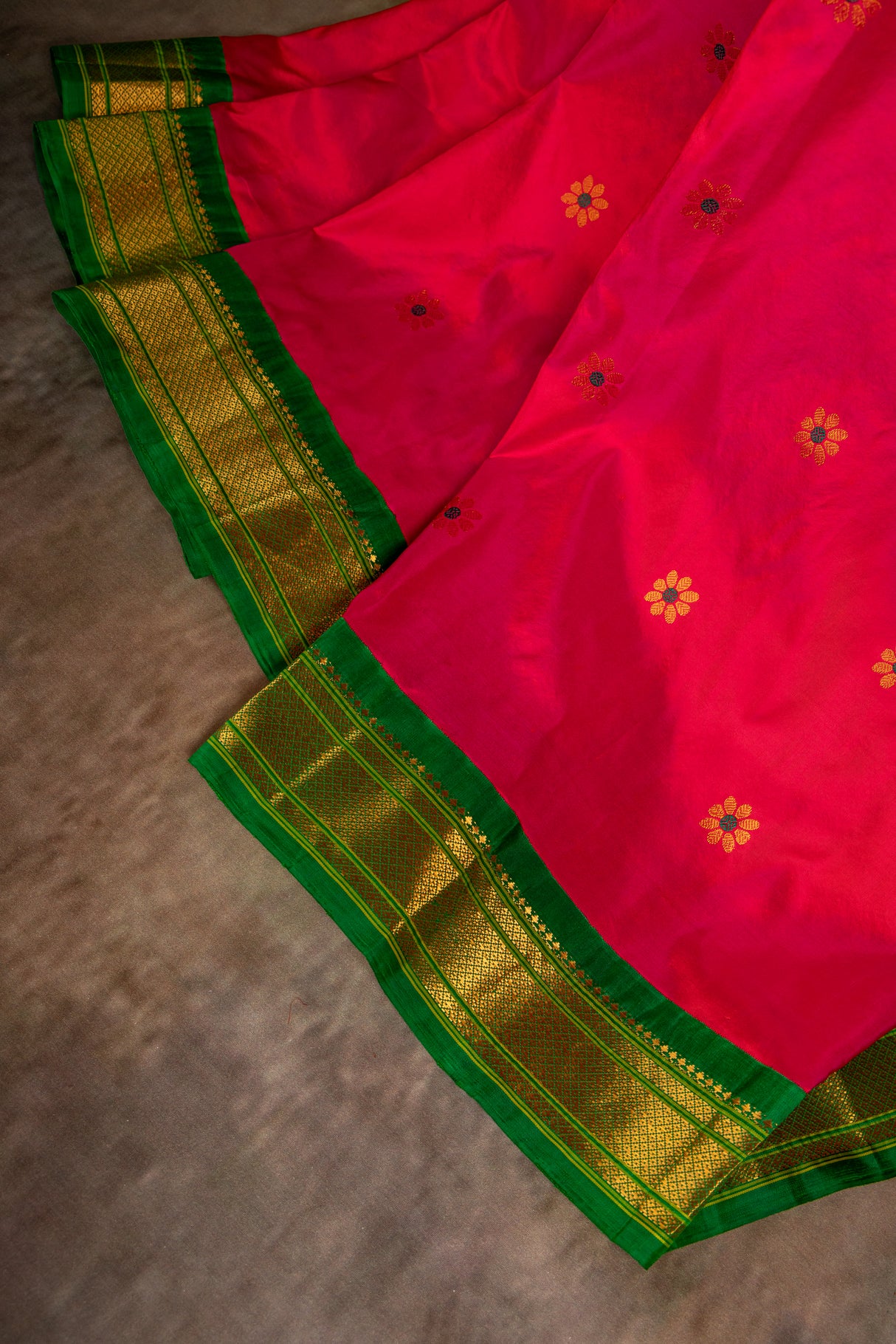 Maharani Paithani Handloom Kadiyal Pure Silk saree