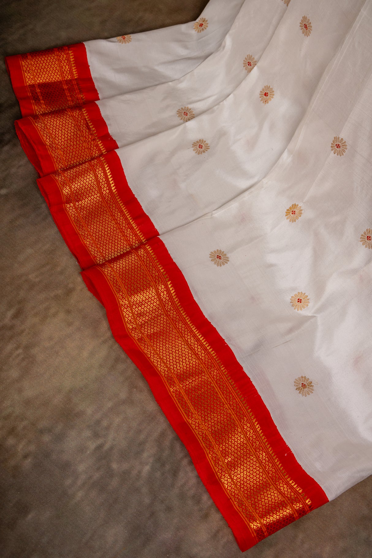 Maharani Paithani Handloom Kadiyal Pure Silk saree