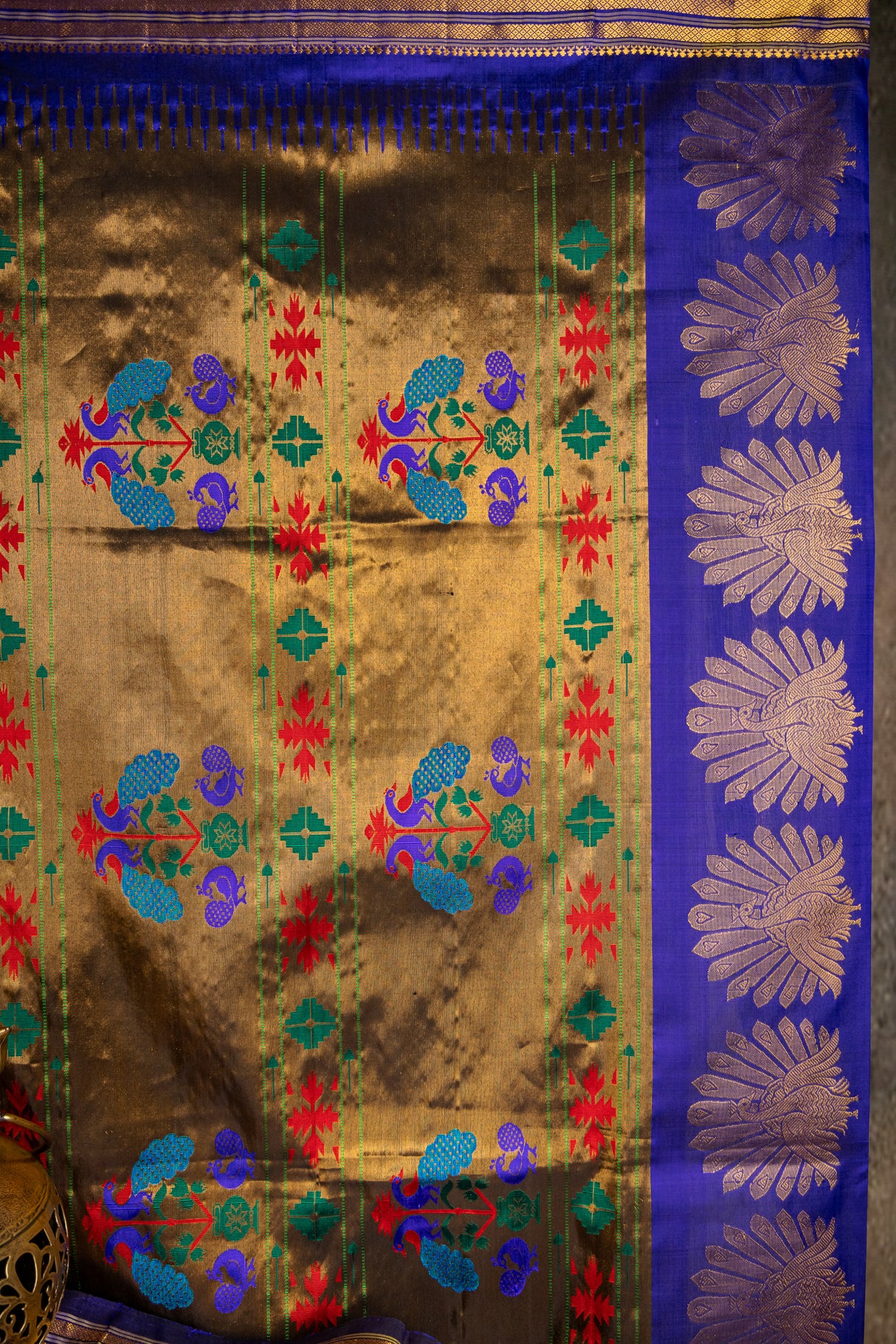 Maharani Paithani Handloom Single color Pure Silk saree