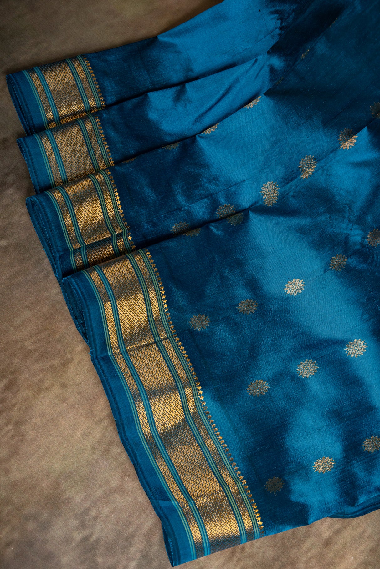 Maharani Paithani Handloom Single color Pure Silk saree