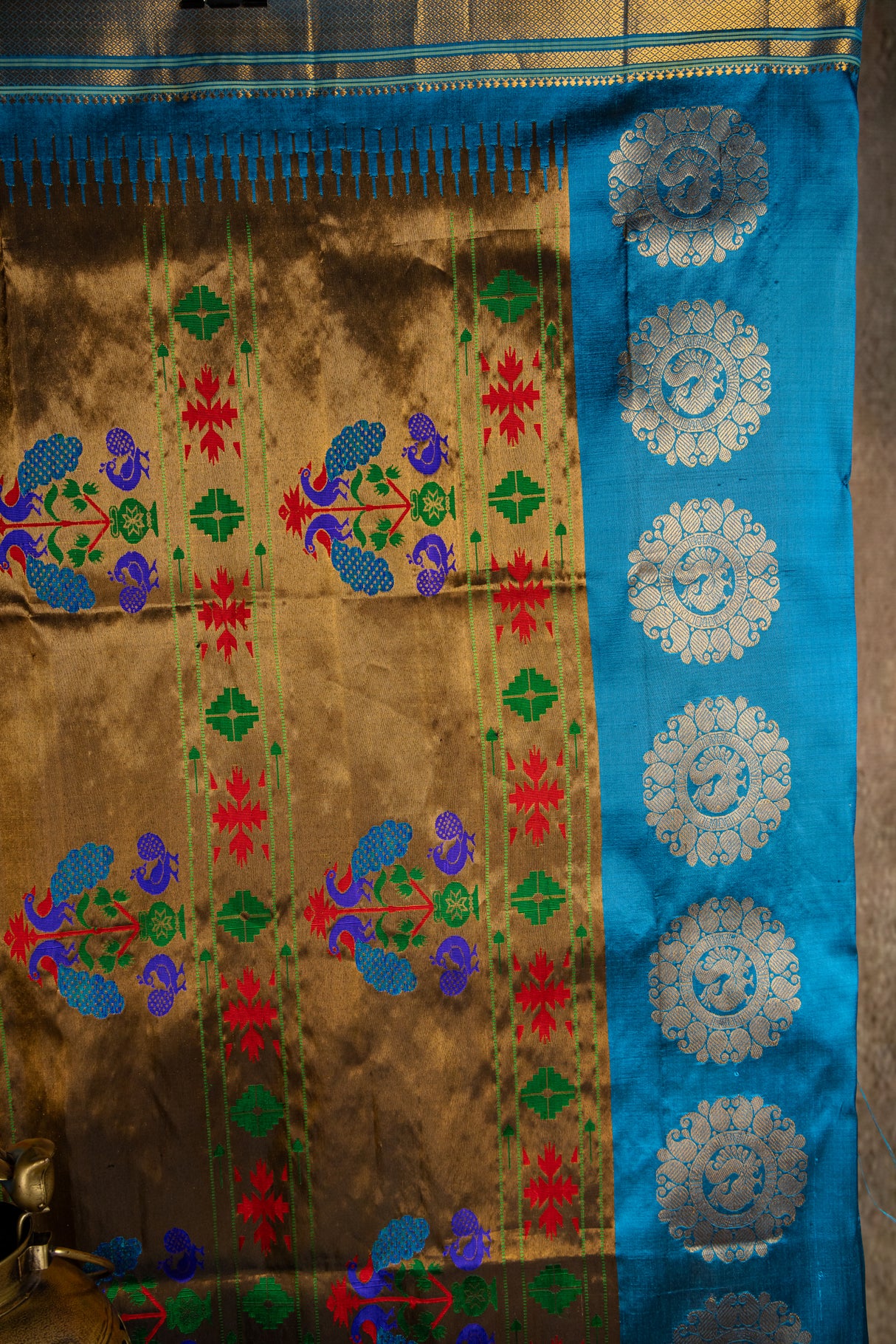 Maharani Paithani Handloom Single color Pure Silk saree