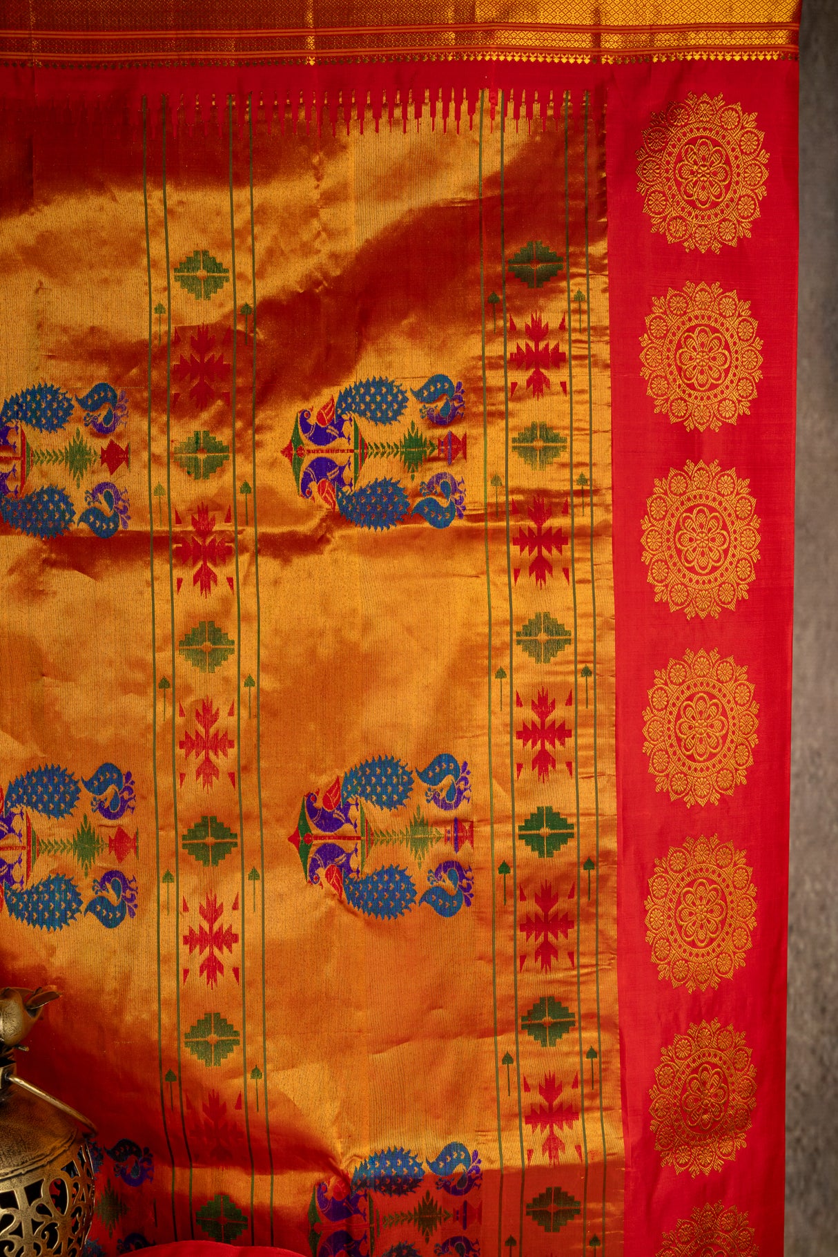 Maharani Paithani Handloom Kadiyal Pure Silk With Pre-Stitched Blouse AUS