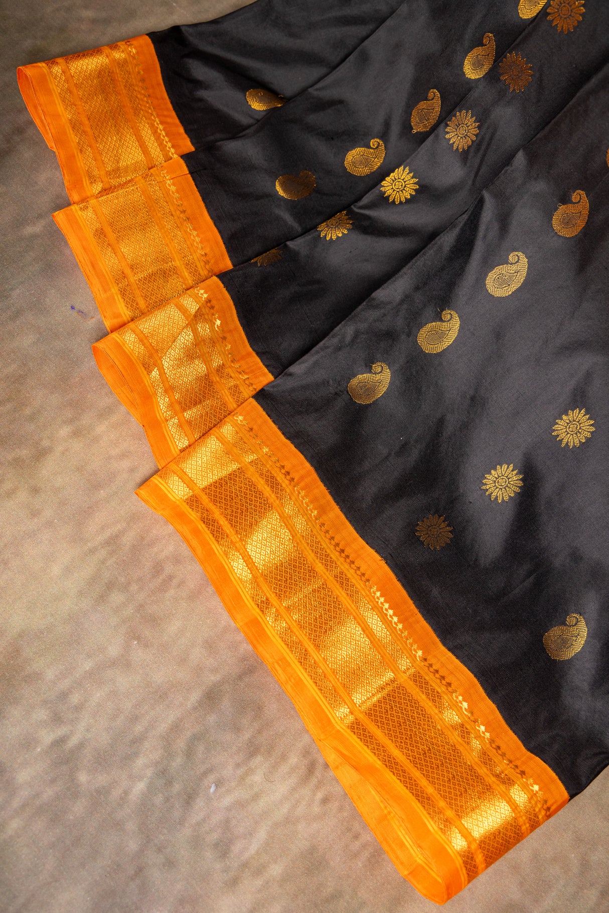 Maharani Paithani Handloom Kadiyal Pure Silk saree