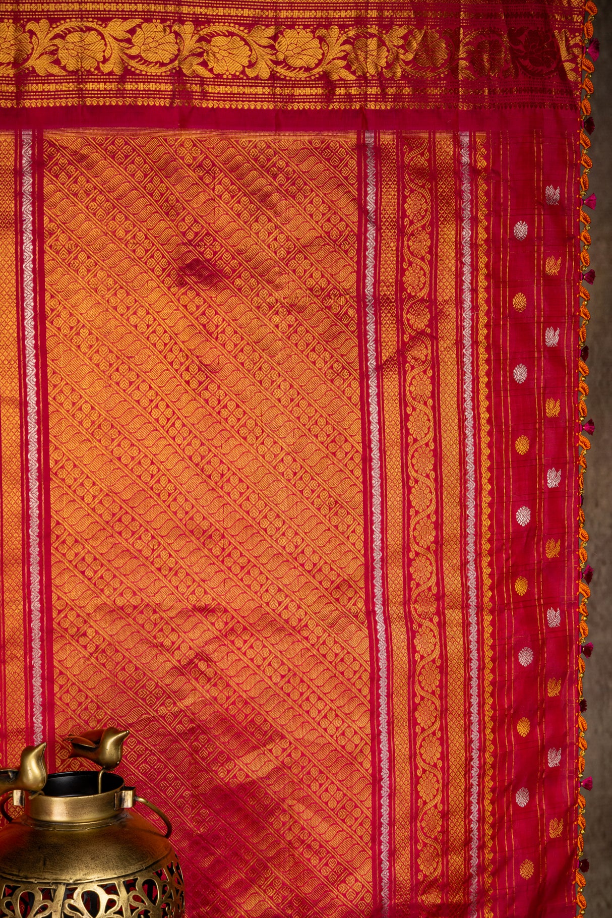 Gadwal Handloom Pure Silk saree