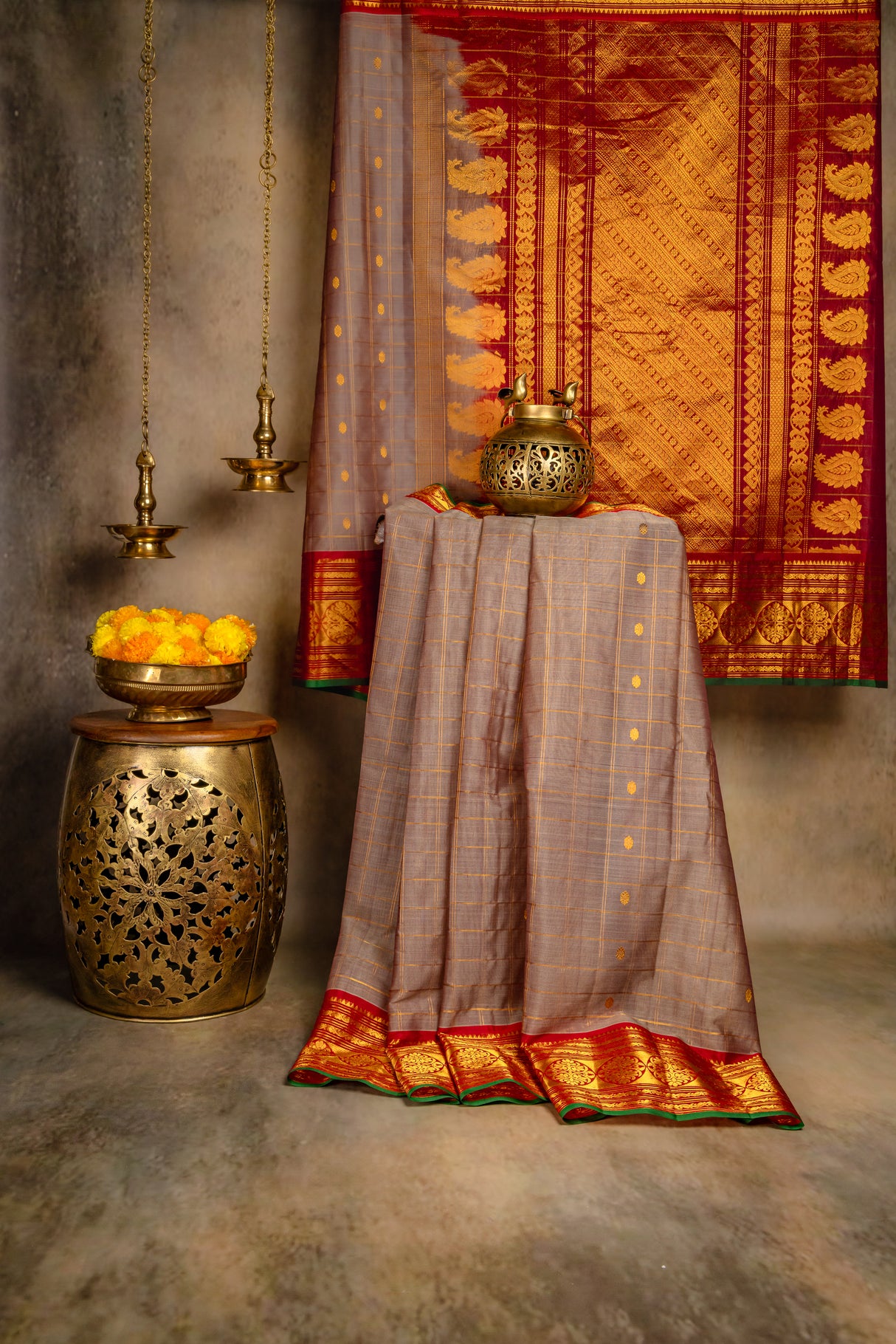 Seco Gadwal long border Grey with Lavender saree