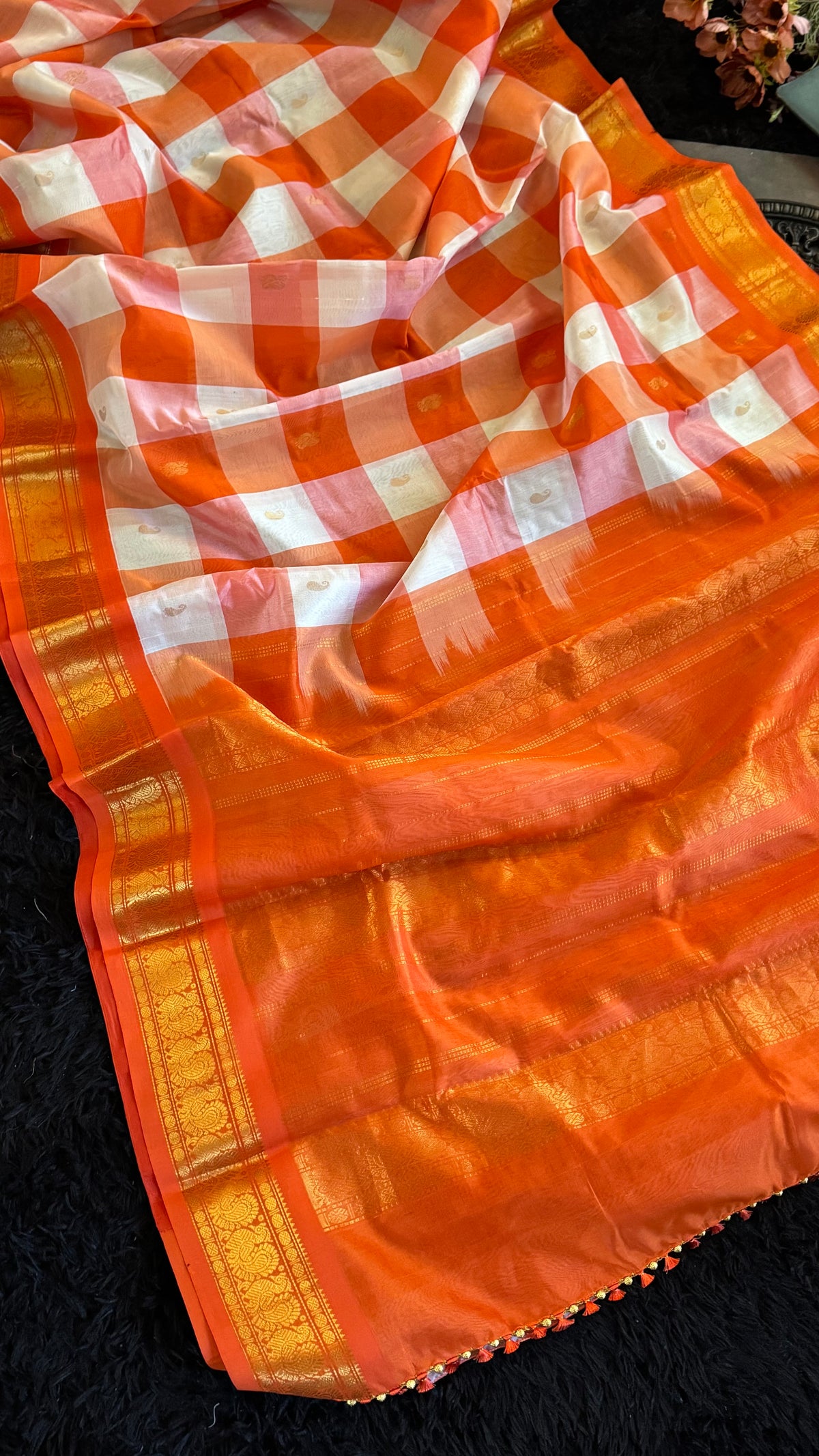 Orange checks Kanchi Seco