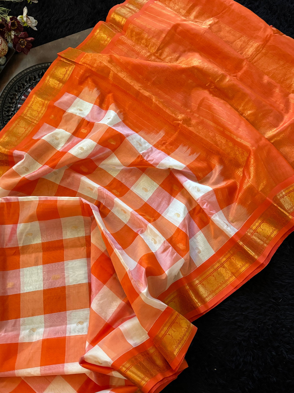 Orange checks Kanchi Seco