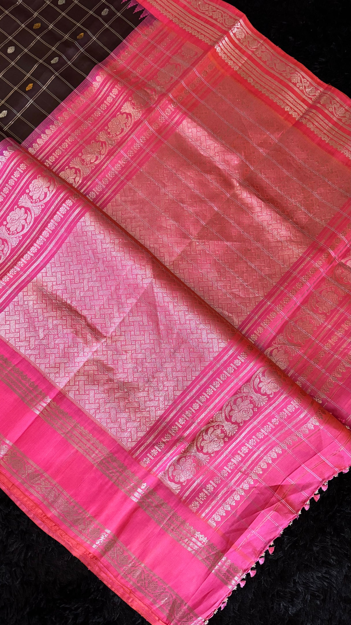 Kuttu Gadwal Handloom Pure Silk Dark Chocolate Pink