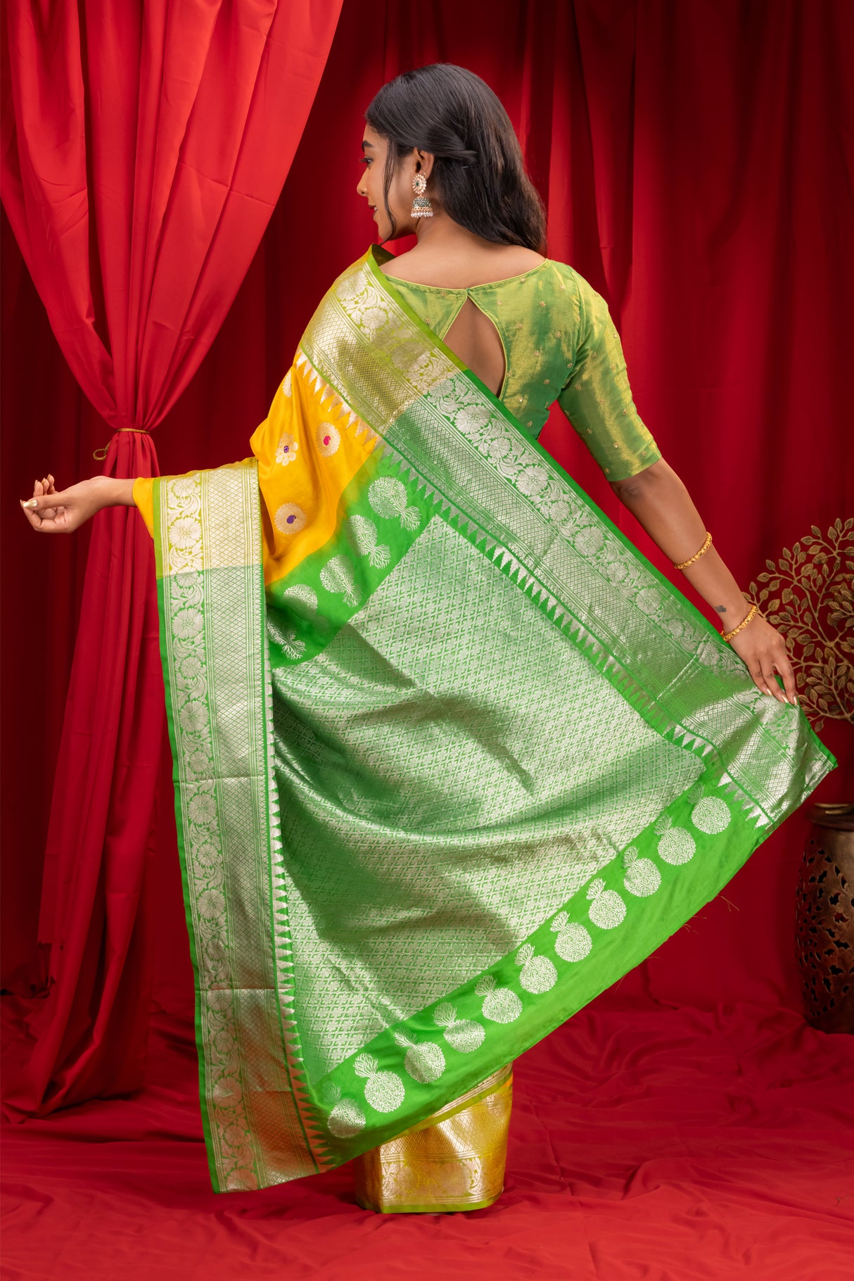  Gadwal Handloom Pure Silk Saree