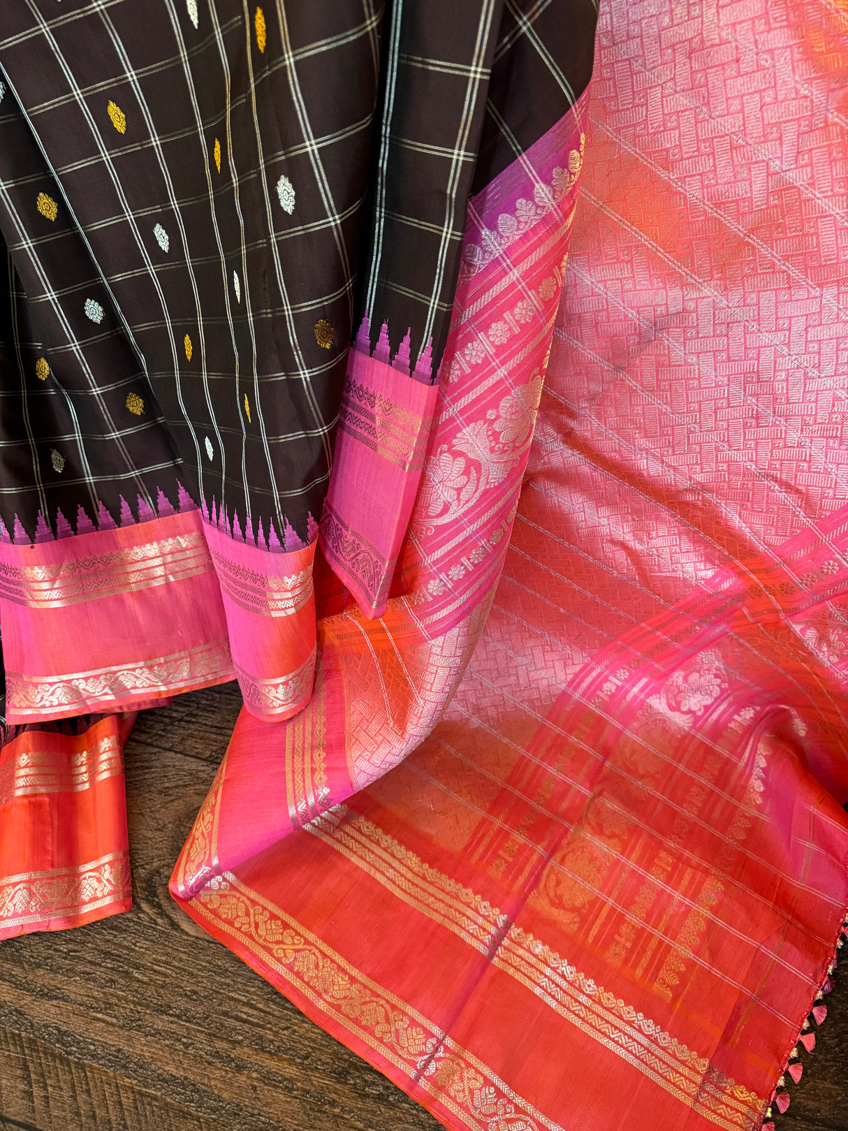 Kuttu Gadwal Handloom Pure Silk Dark Chocolate Pink