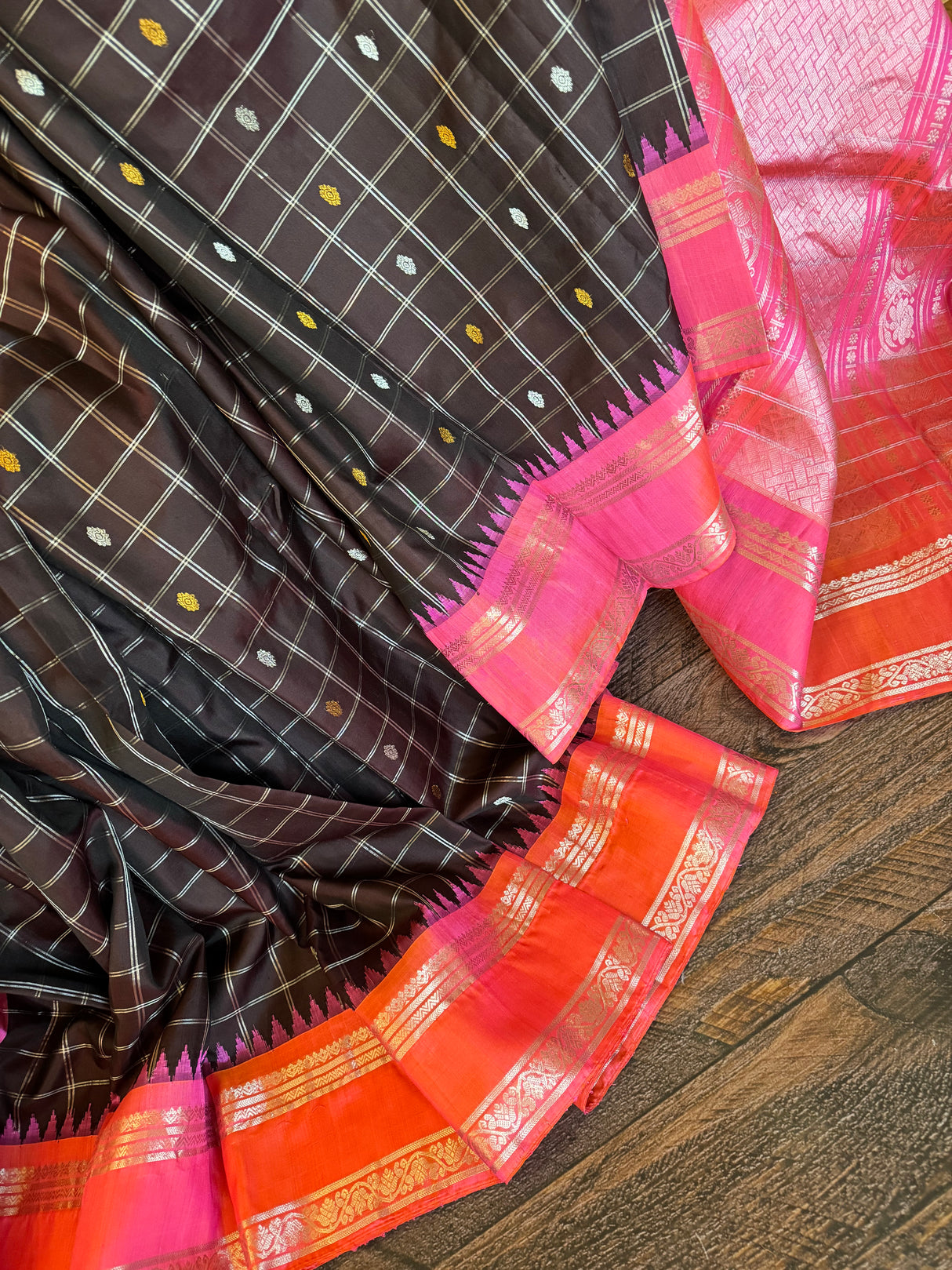 Kuttu Gadwal Handloom Pure Silk Dark Chocolate Pink