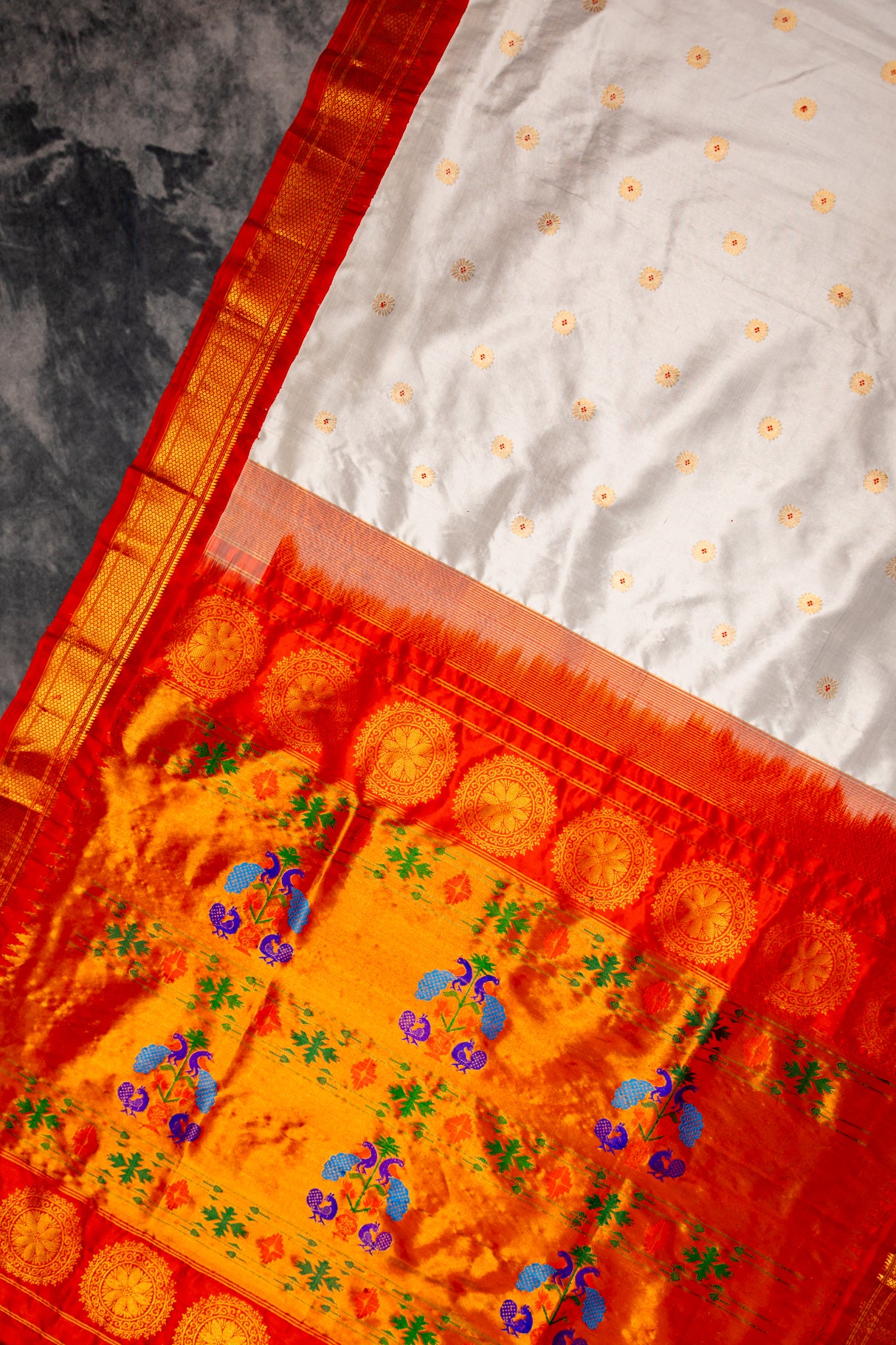 Maharani Paithani Handloom Kadiyal Pure Silk saree