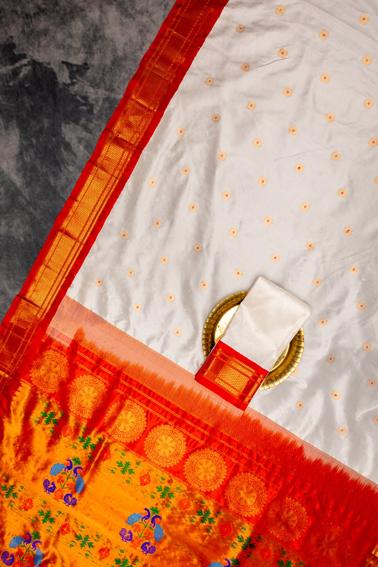 Maharani Paithani Handloom Kadiyal Pure Silk saree