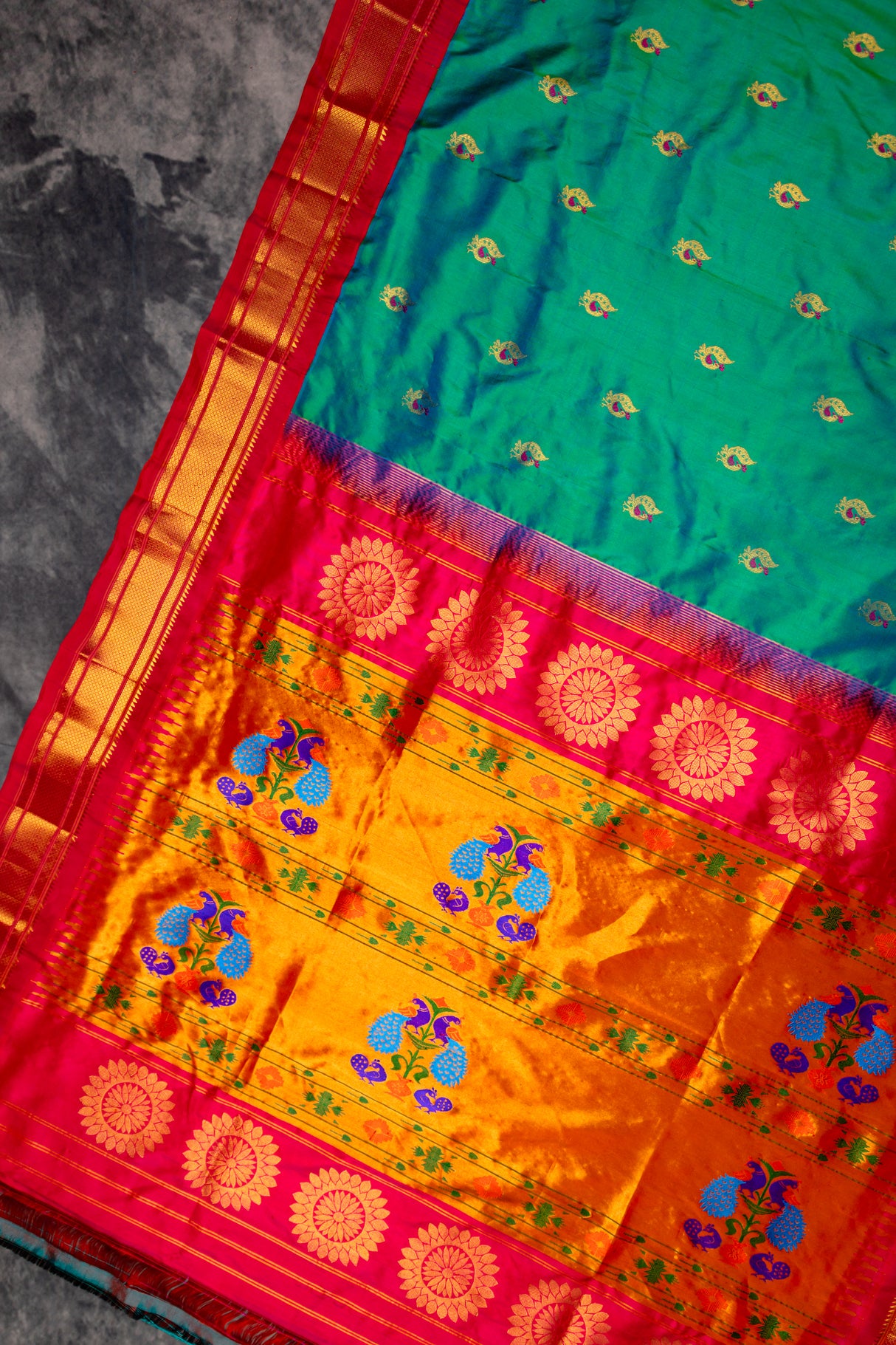 Maharani Paithani Handloom Kadiyal Pure Silk saree