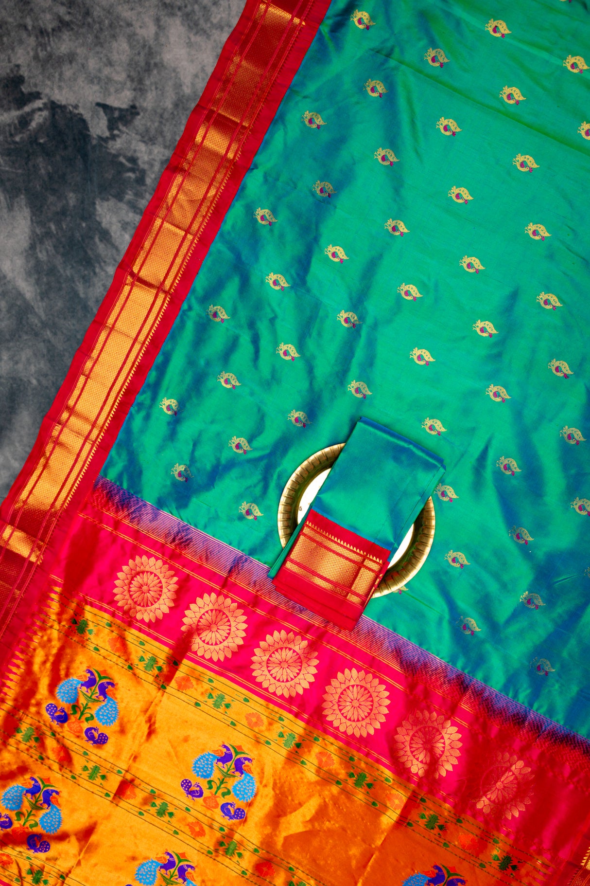 Maharani Paithani Handloom Kadiyal Pure Silk saree