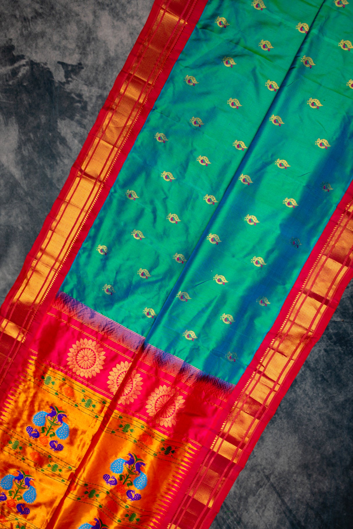 Maharani Paithani Handloom Kadiyal Pure Silk saree