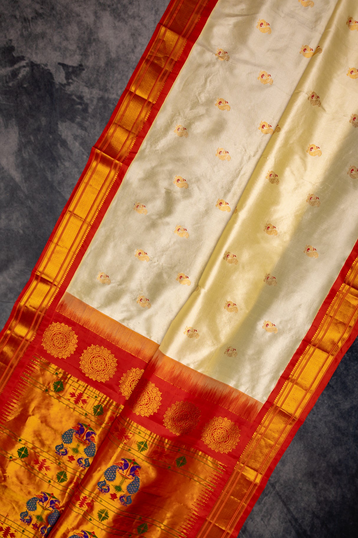 Maharani Paithani Handloom Kadiyal Pure Silk saree 