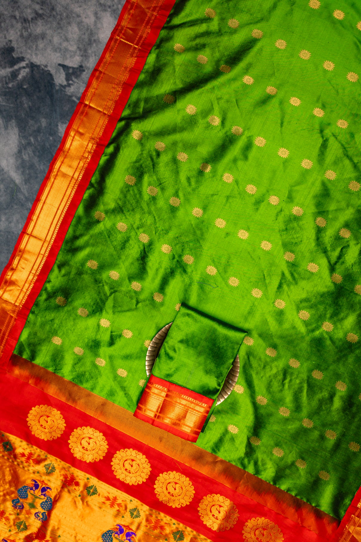 Maharani Paithani Handloom Kadiyal Pure Silk saree 