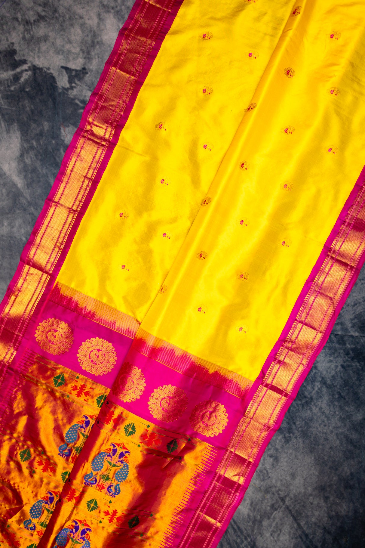 Maharani Paithani Handloom Kadiyal Pure Silk saree pink and yellow