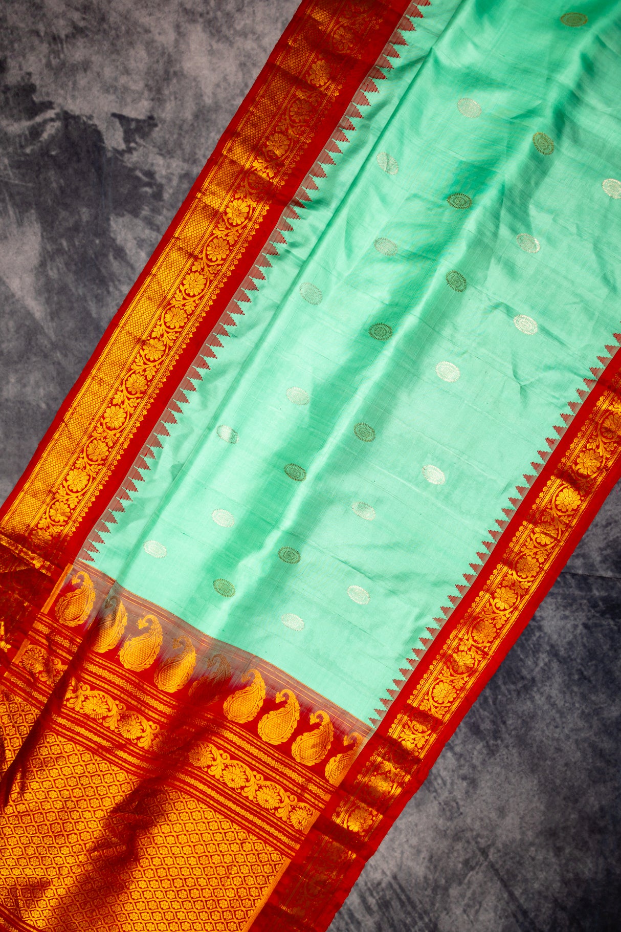 Gadwal Handloom Pure Silk saree