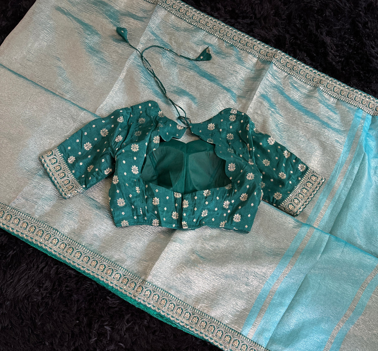 Crushed Tissue saree with pre-Stitched Blouse