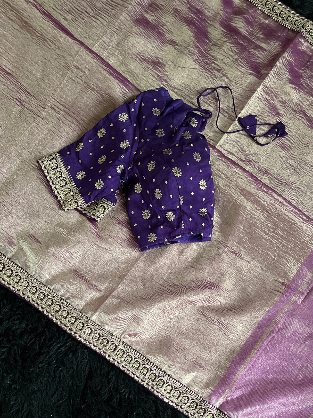 Crushed Tissue saree with pre-Stitched Blouse