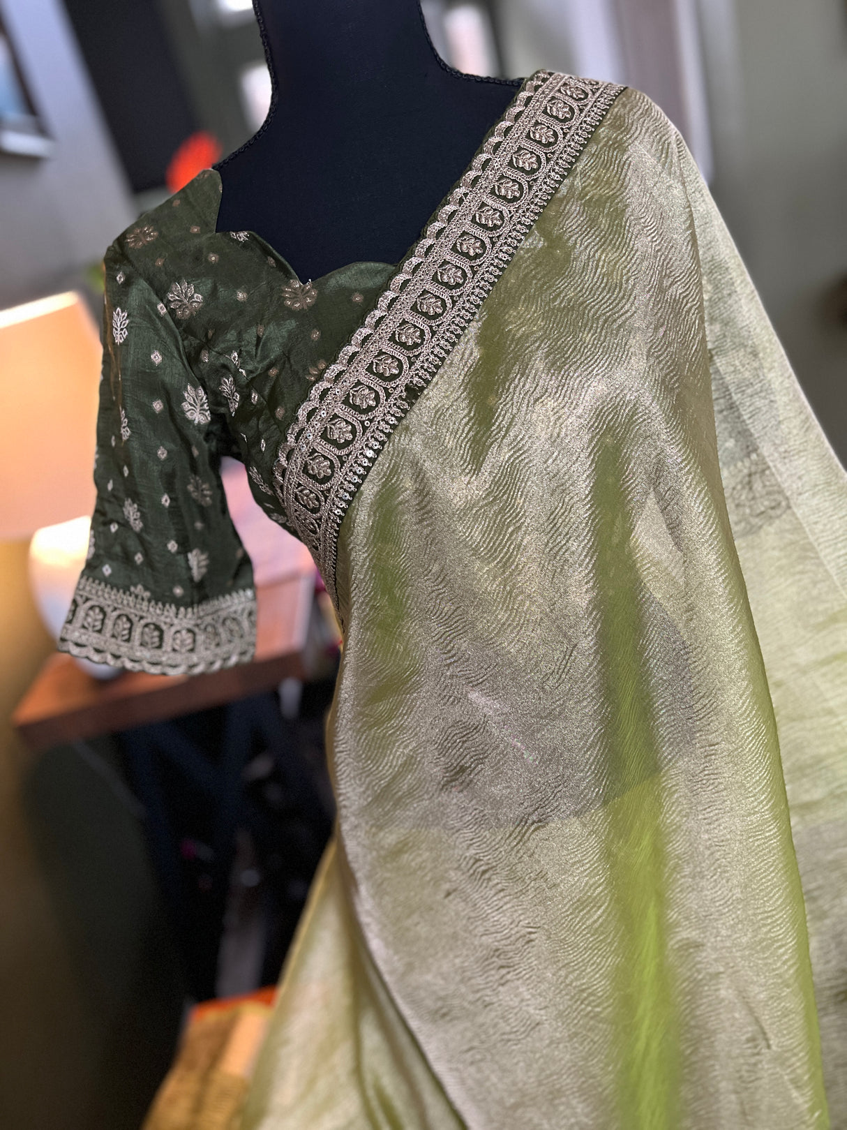 Crushed Tissue saree with pre-Stitched Blouse