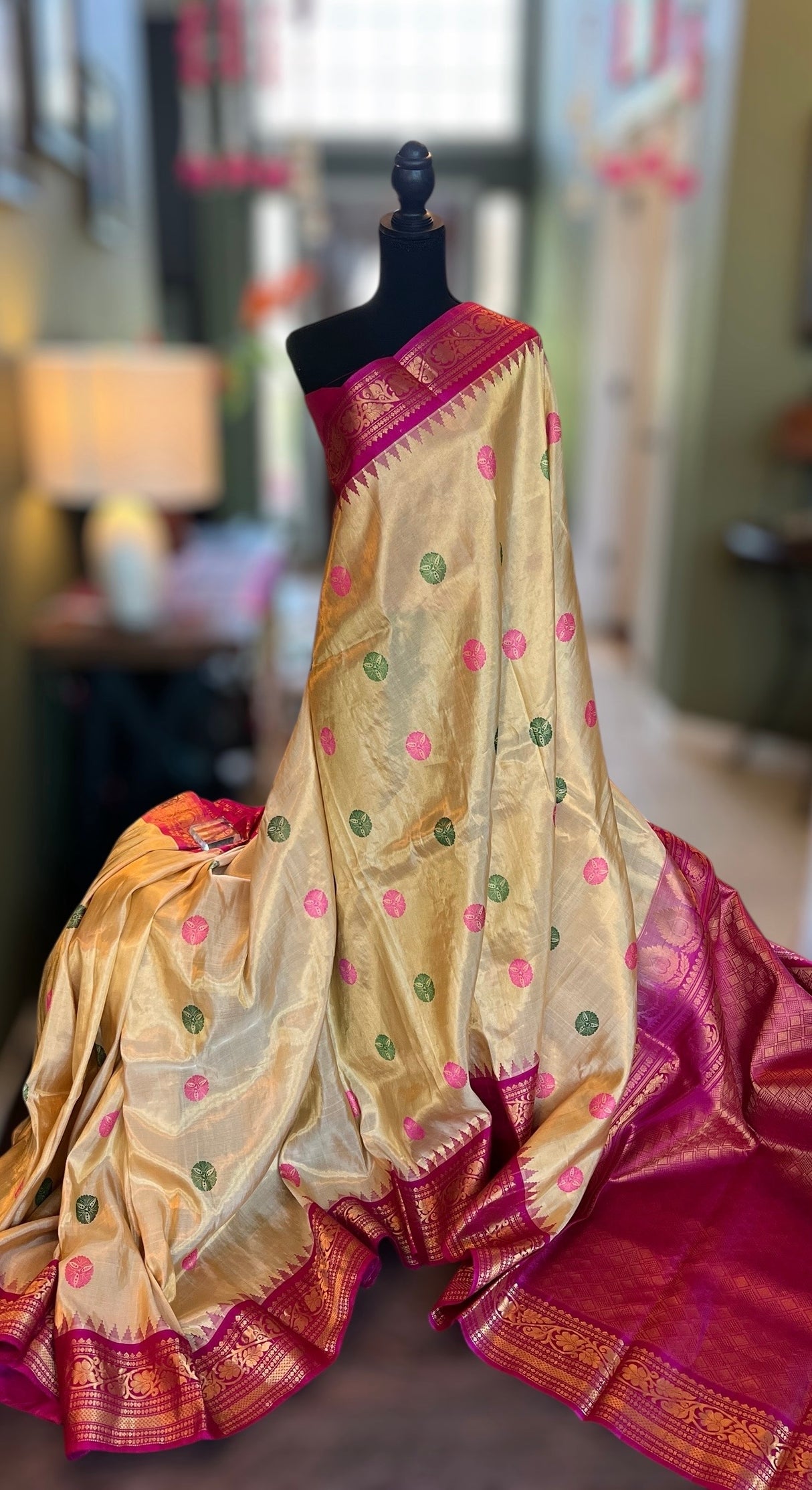 Lightweight pure silk tissue Gadwal saree with classic patterns