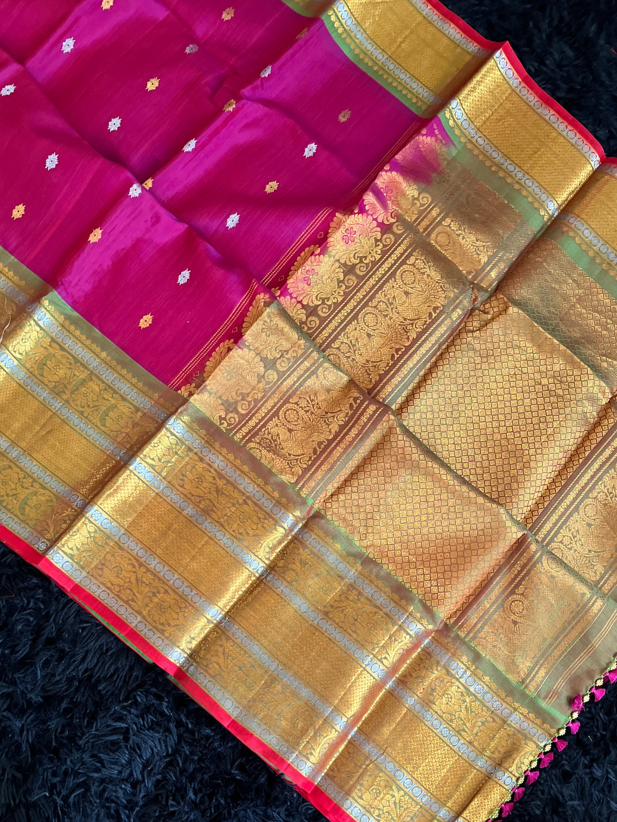 Seco Gadwal Fusia with Green saree