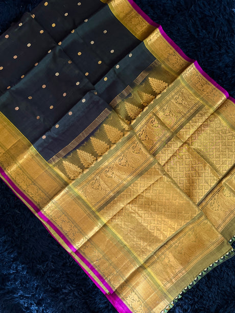 Seco Gadwal Bottle Green With Light Green saree