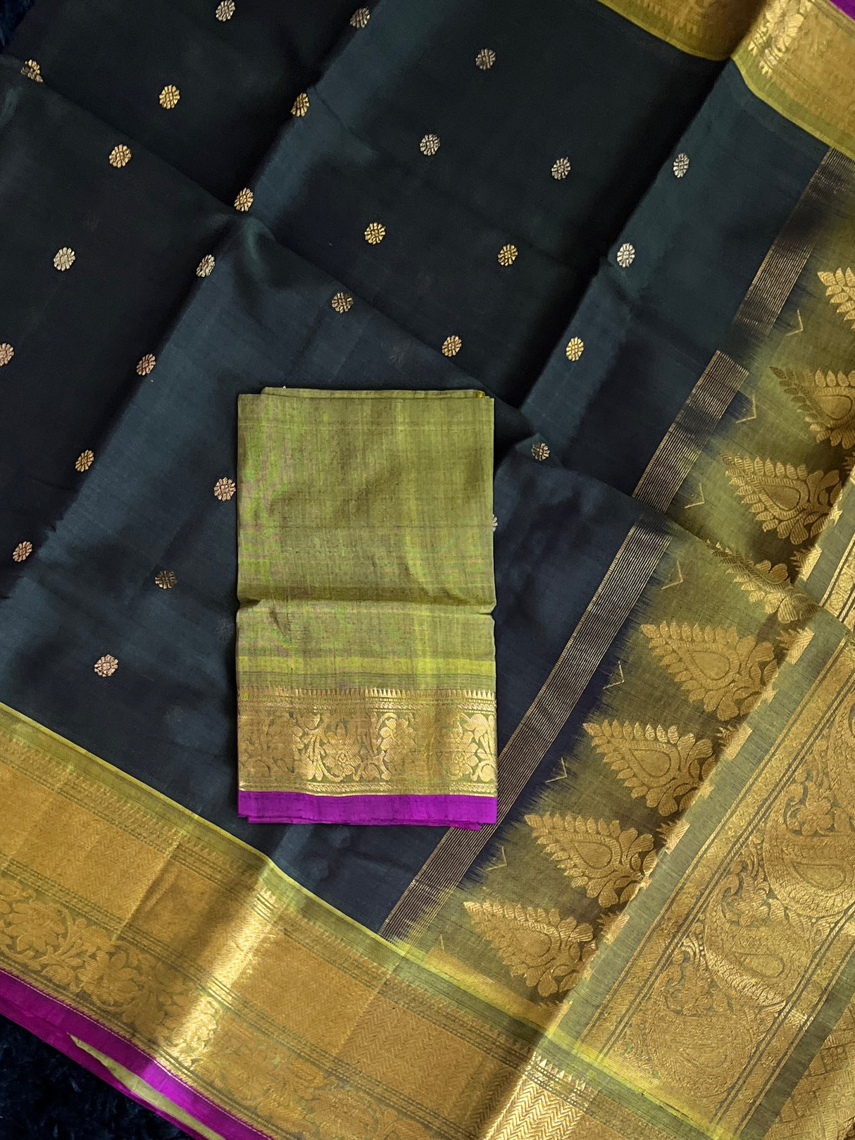 Seco Gadwal Bottle Green With Light Green saree