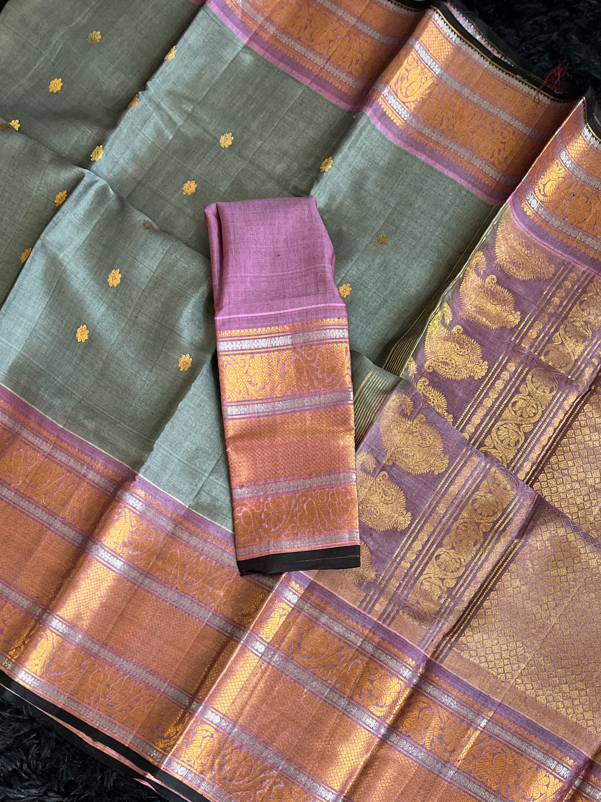 Seco Gadwal Grey With Baby Pink saree