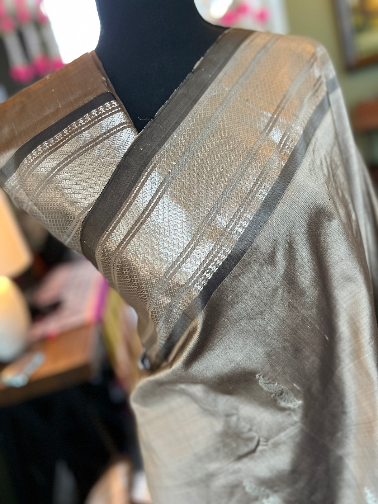 Mettalic Shade Paithani Handloom Pure Silk