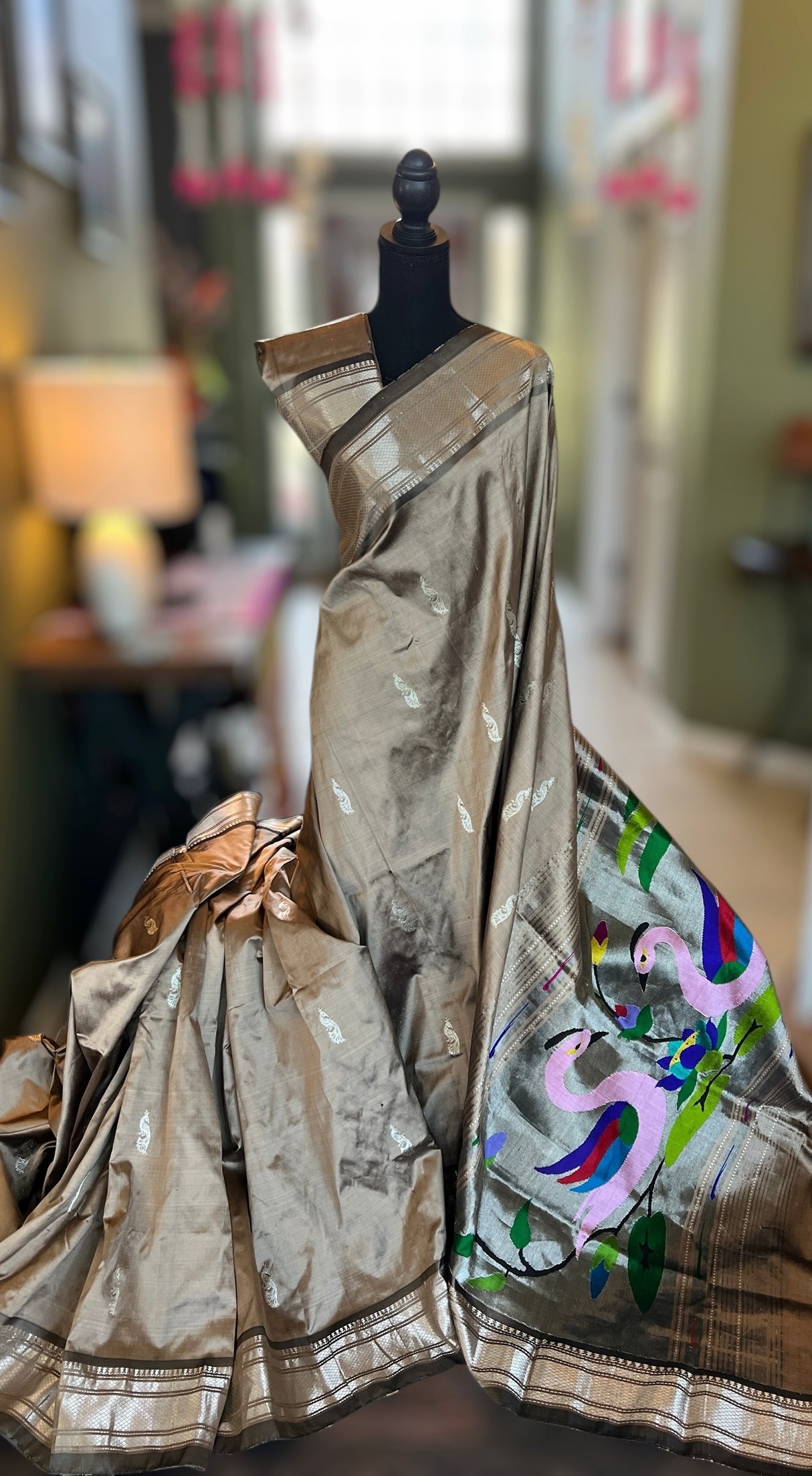 Mettalic Shade Paithani Handloom Pure Silk