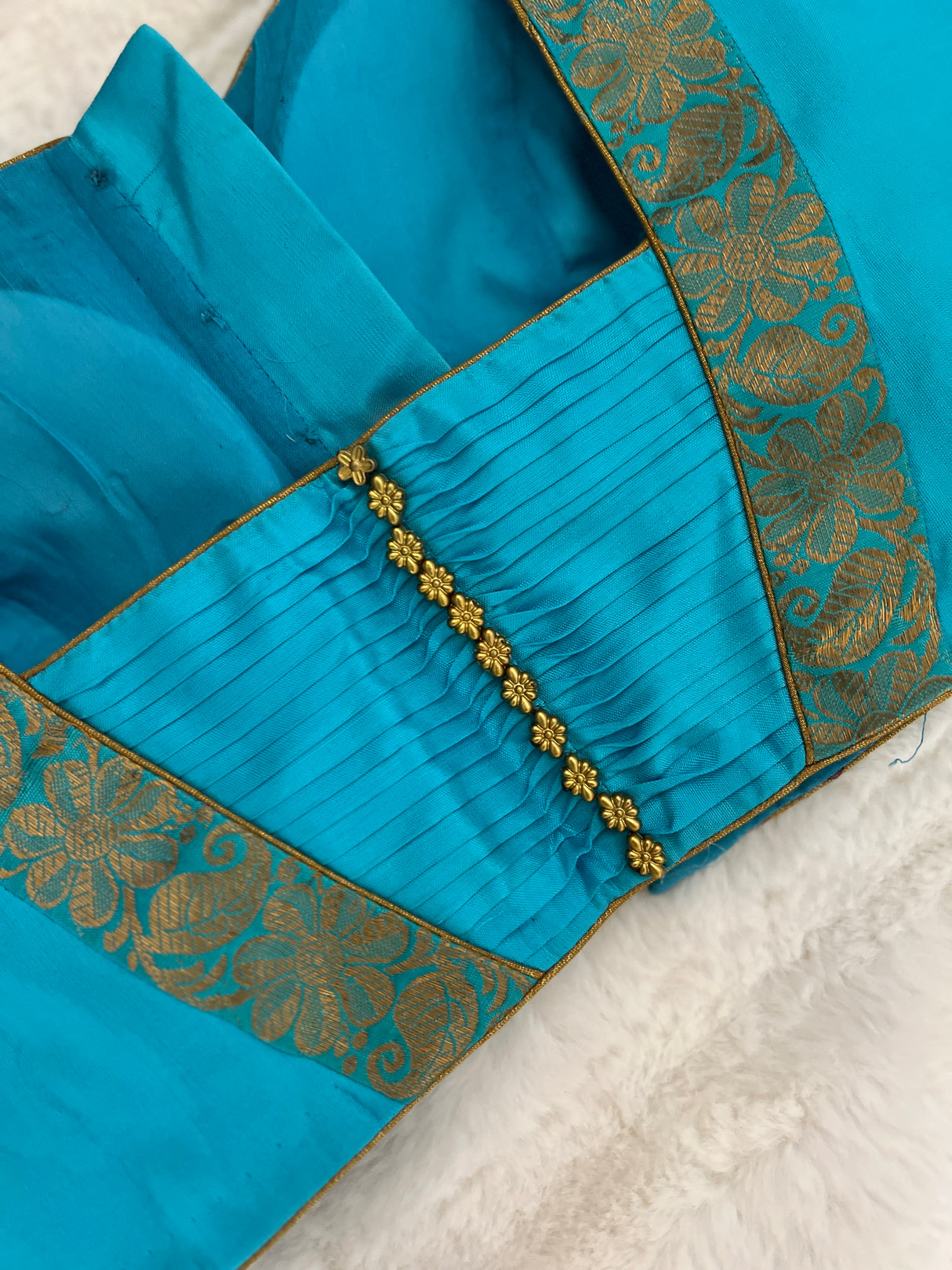 Gadwal Handloom Pure Silk With Pre-Stitched Blouse